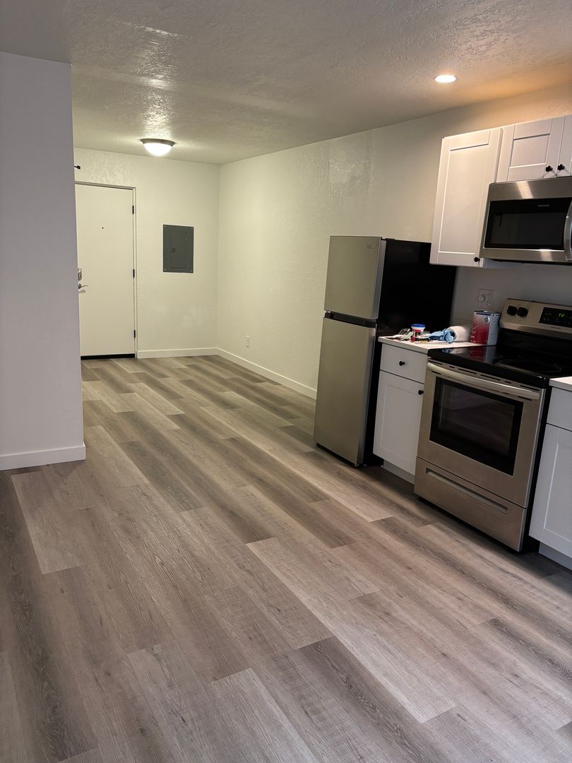 Seattle Apartment: 5220 California Way SW