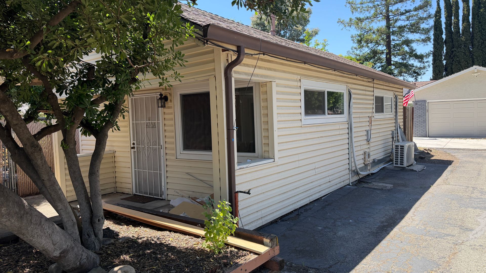 Concord House: 3478 Sanford St. Unit A