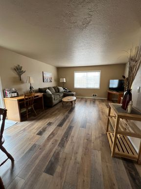 2 Bedroom, 1.5 Bathroom Fully Furnished Apartment - Close to Sky Lakes and Oregon Tech! – photo 1