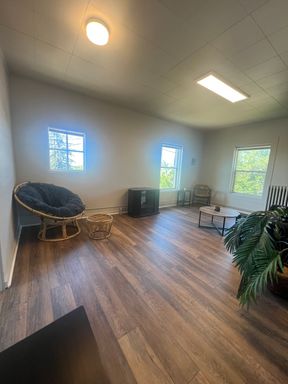 2 Bedroom, 1 Bathroom Apartment Furnished Apartment - Close to Sky Lakes and Oregon Tech! – photo 1