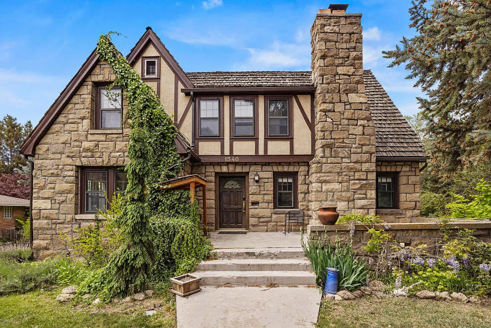 4 Bedroom, 3.5 Bathroom Home - Located near Sky Lakes and Oregon Tech! 