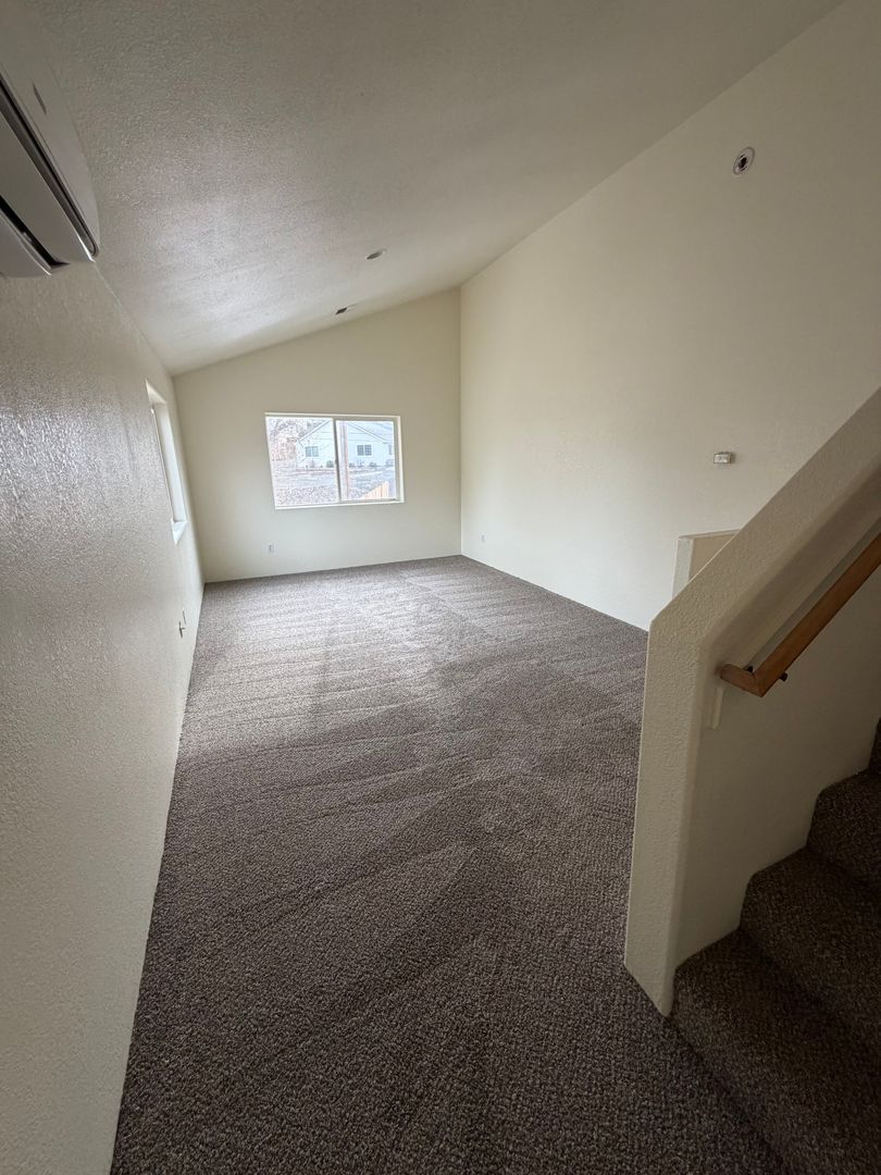 Klamath Falls House: 348 Old Fort Rd.