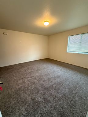 2 Bedroom, 1 Bathroom Apartments - Located less than a mile from Oregon Tech! – photo 1