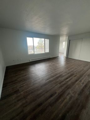 Newly Renovated - 3 Bedroom, 2 Bathroom Apartment - Pacific Terrace – photo 1
