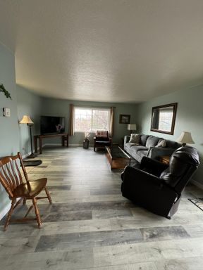 2 Bedroom, 1.5 Bathrooms - Fully Furnished Apartment – photo 1