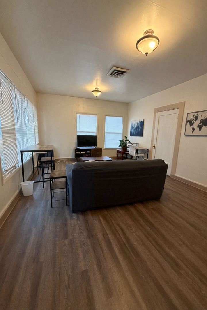 Klamath Falls Apartment: 1842 Esplanade Ave.