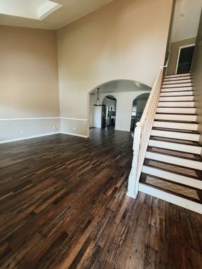 5 Bedroom, 2.5 Bedroom Home - Located in the South Suburbs! – photo 1
