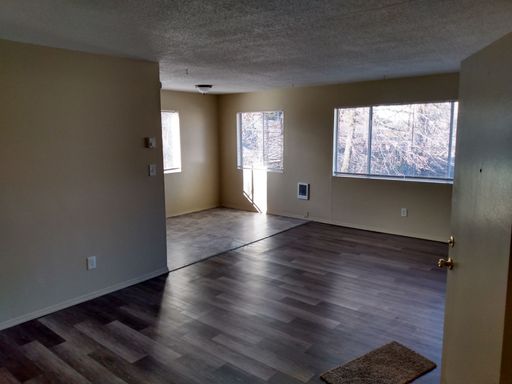 Two Bedroom, One Bathroom Upstairs Apartment - Maverick Apartments – photo 1