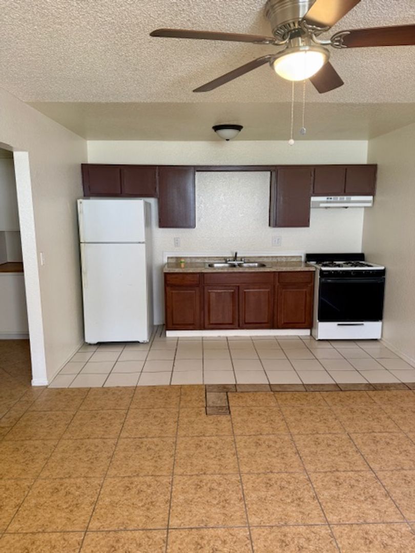 Desert Hot Springs Apartment: 66785 8th Street