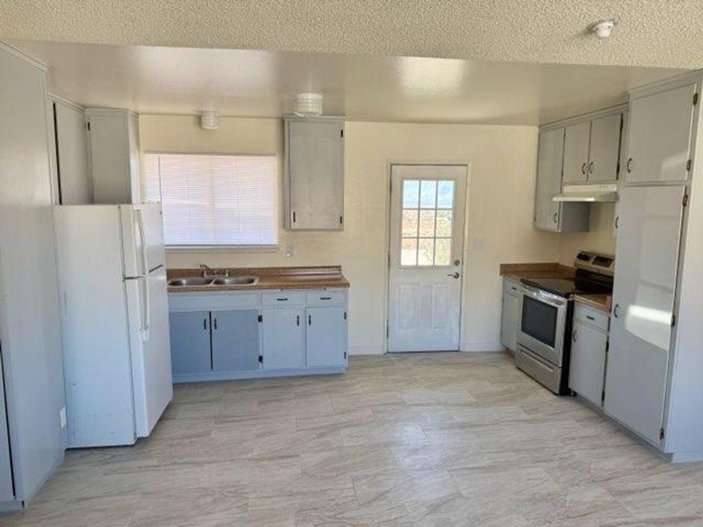 Desert Hot Springs Multiplex: 13704-13728 Avenida Hermosa