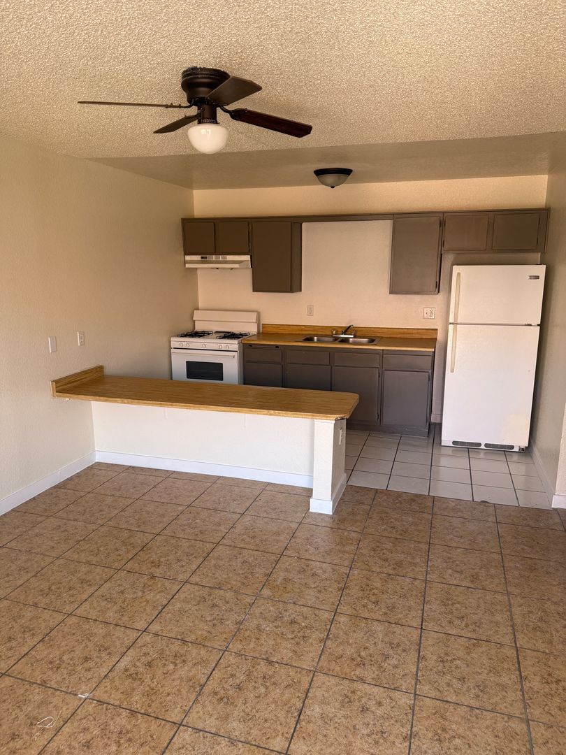 Desert Hot Springs Apartment: 66785 8th Street