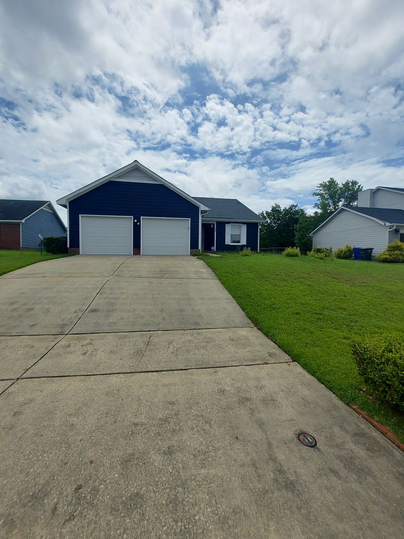 Fayetteville House: 434 Murray Fork Drive