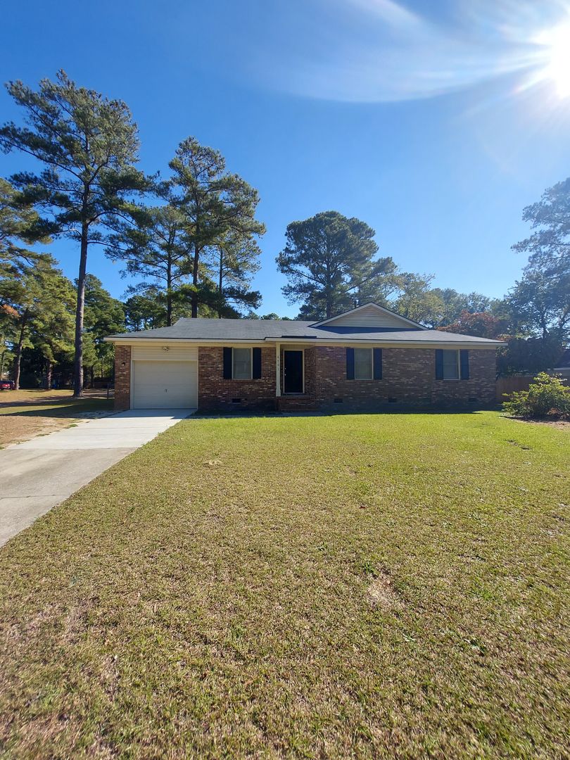 FAYETTEVILLE House: 6701 VAUGHN ROAD