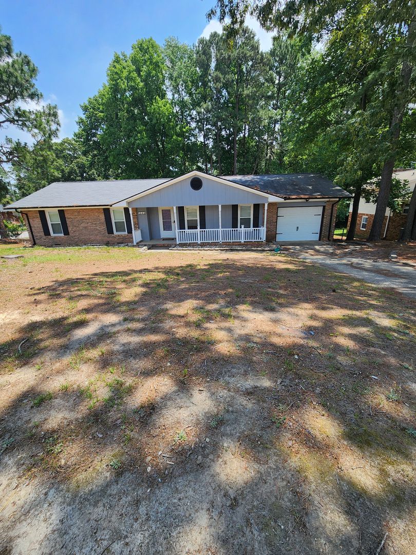 FAYETTEVILLE House: 1644 SWEETGUM CIRCLE