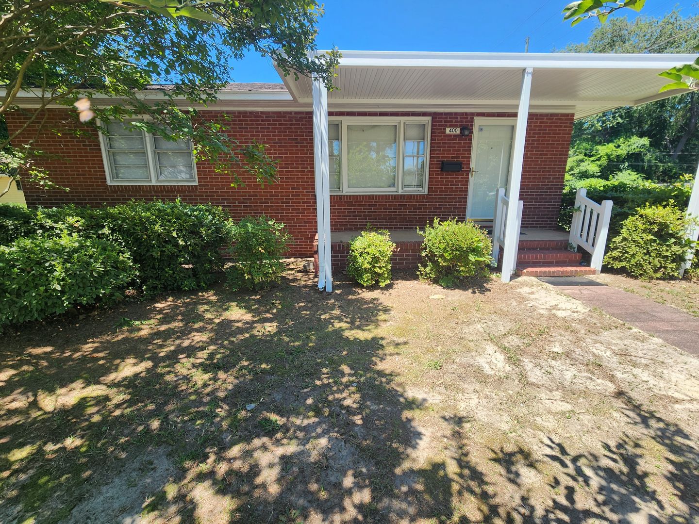 FAYETTEVILLE House: 400 ROXIE AVE
