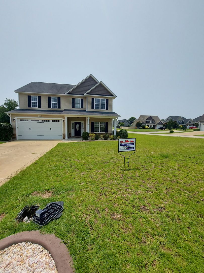 FAYETTEVILLE House: 2402 MARKET HILL DRIVE