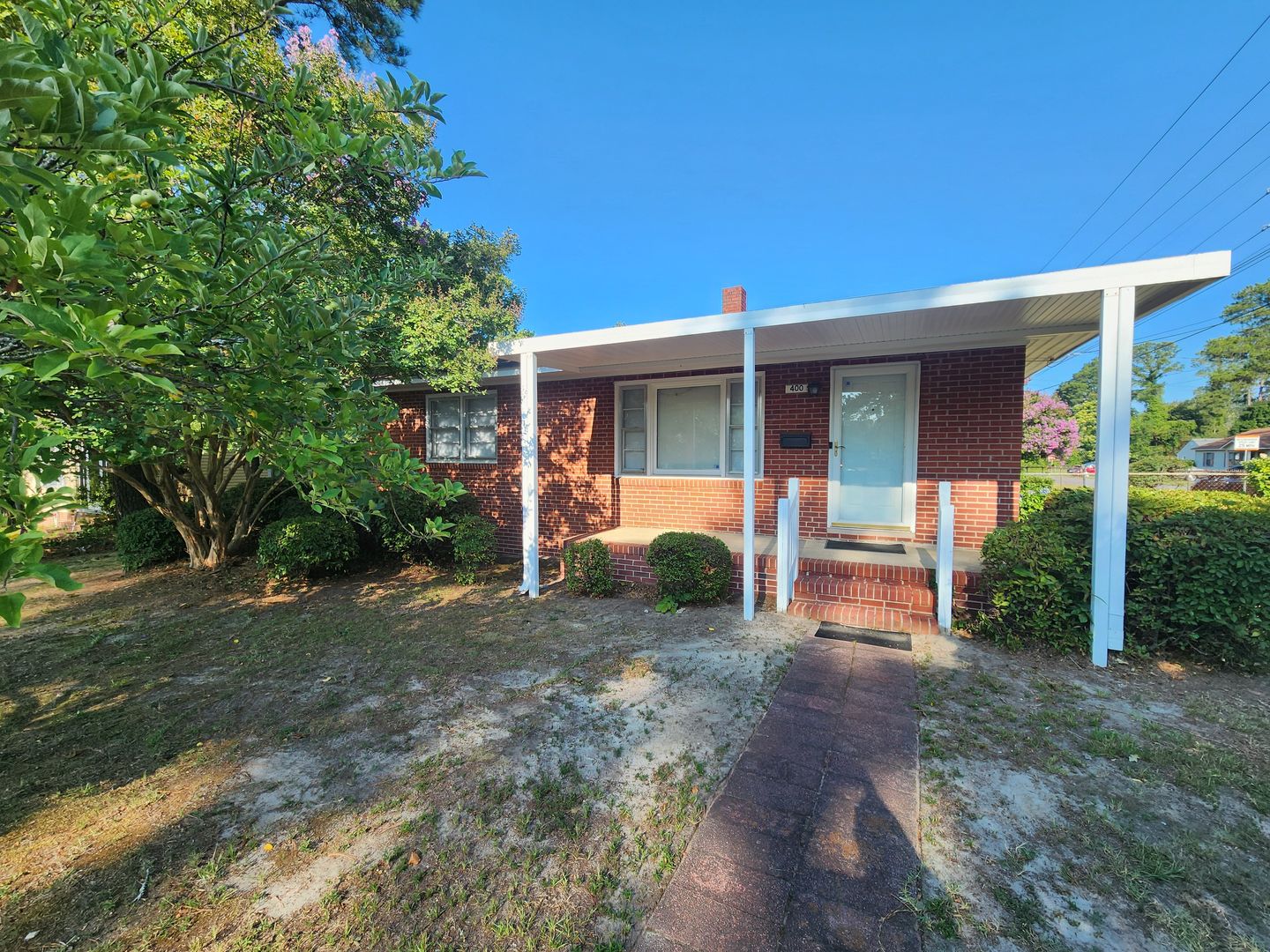 FAYETTEVILLE House: 400 ROXIE AVE