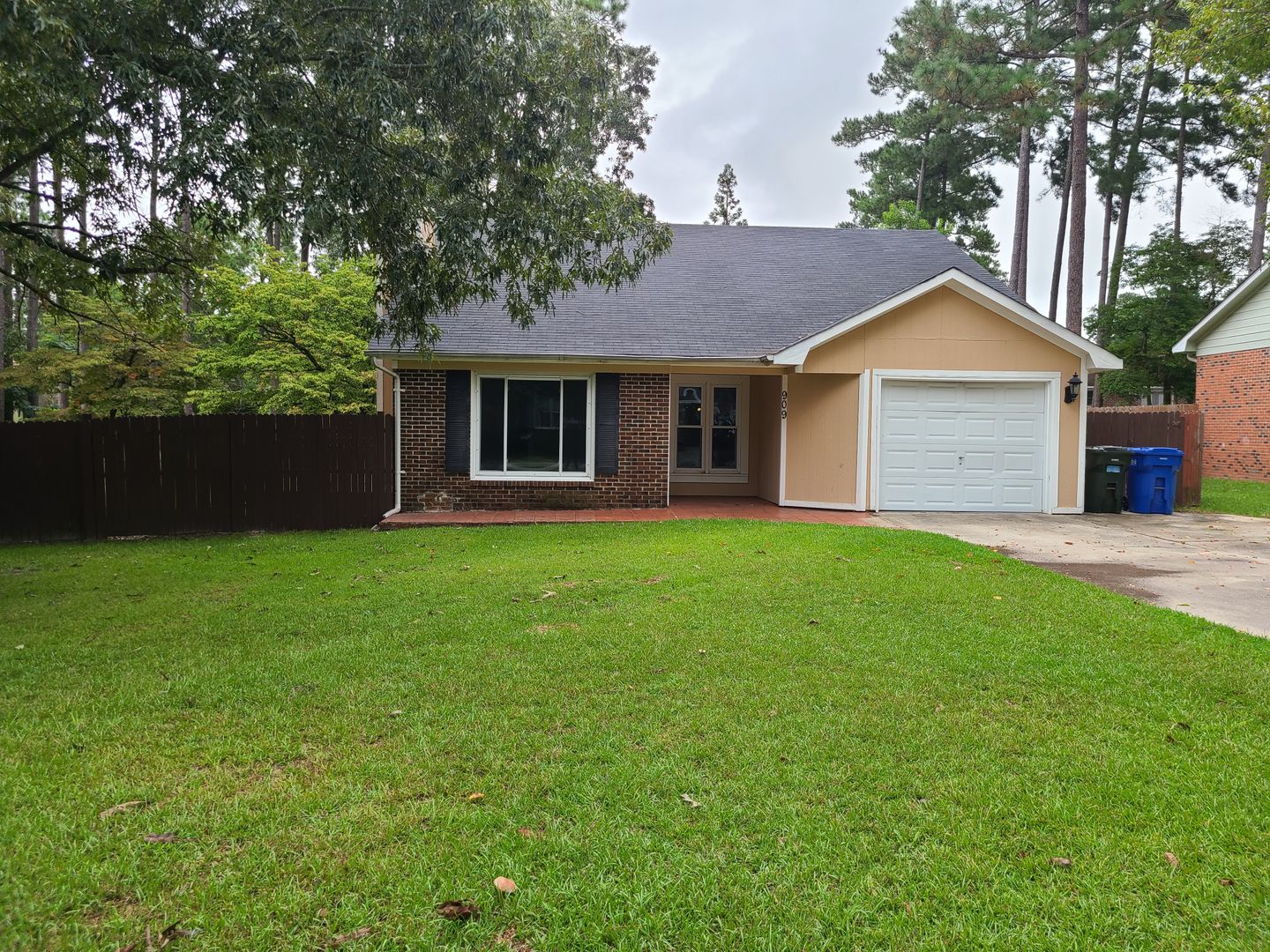 FAYETTEVILLE House: 909 BRAMBLEWOOD COURT