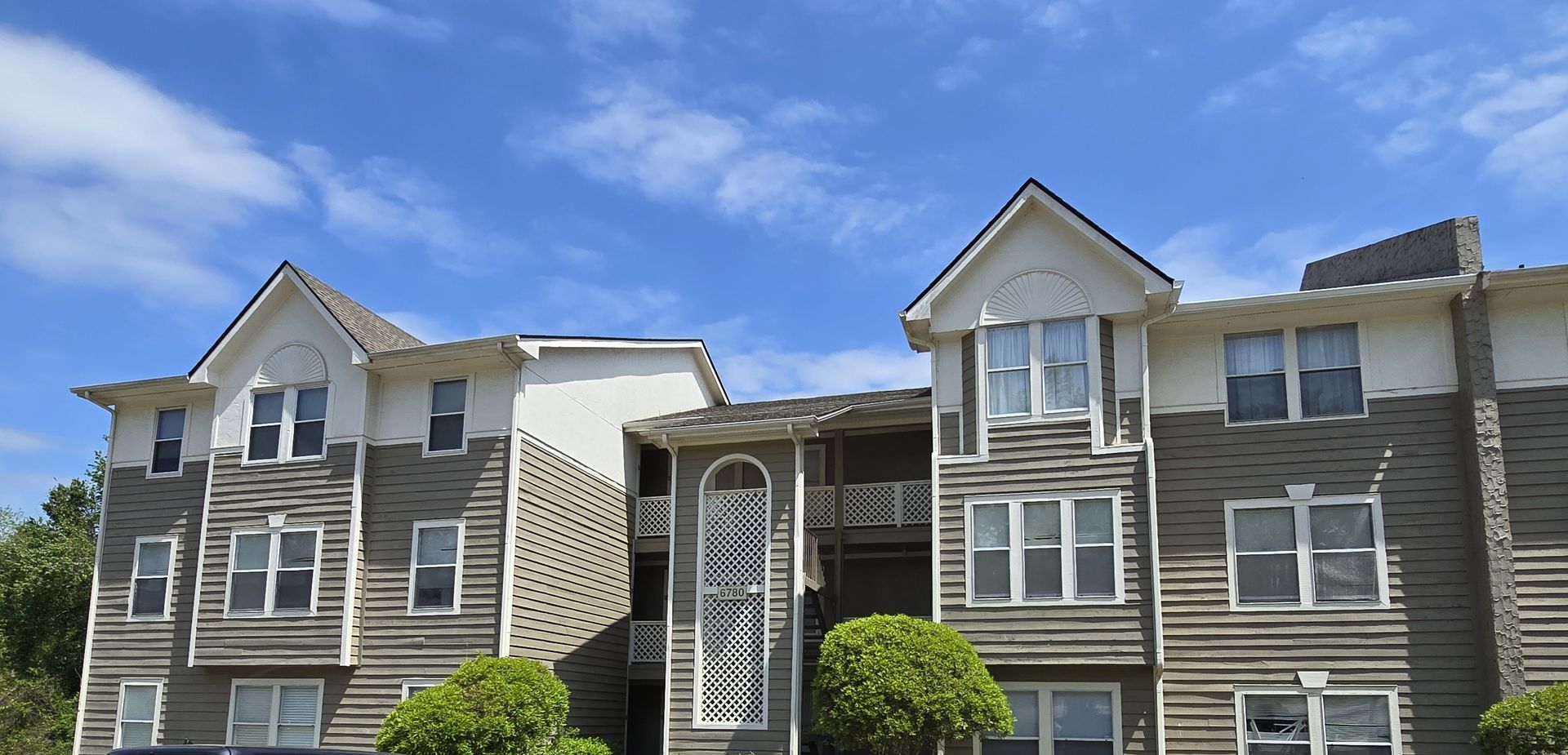 Fayetteville House: 6780-1 Willowbrook Dr