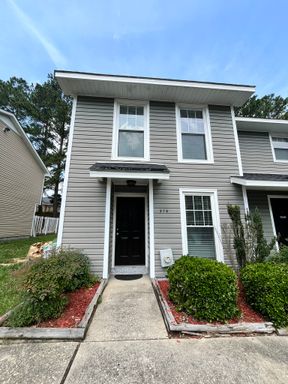 514 Mill Cove Court- Waters Edge Townhomes ~ 1 MONTH FREE – photo 1