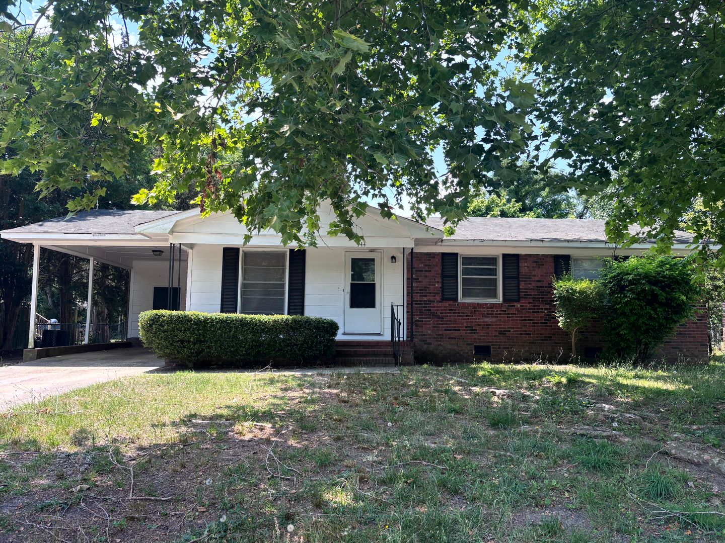 Fayetteville House: 944 Lark Dr.