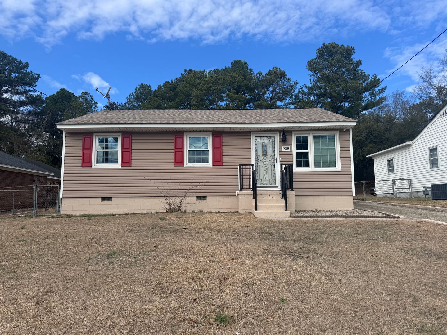 Fayetteville House: 908 Rochester Drive