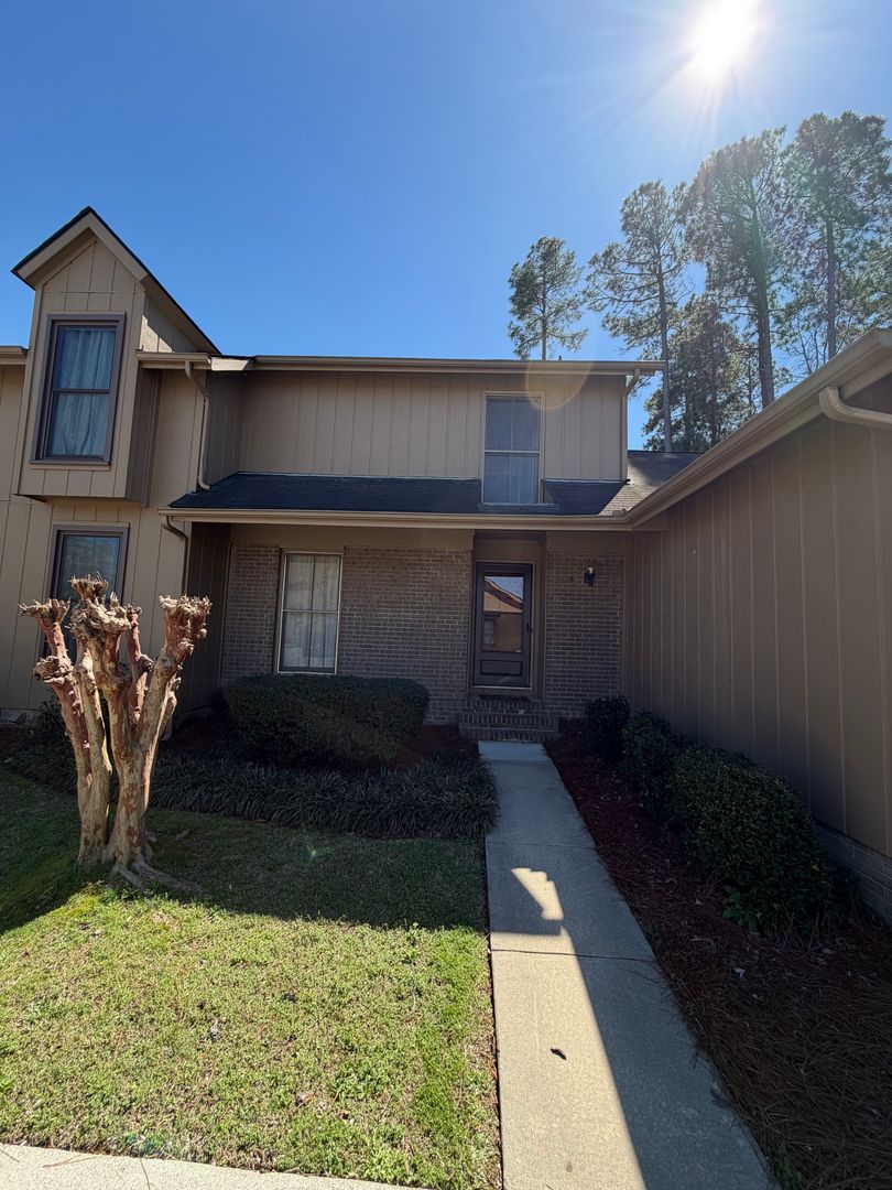 Fayetteville House: 4615 Dow Ct