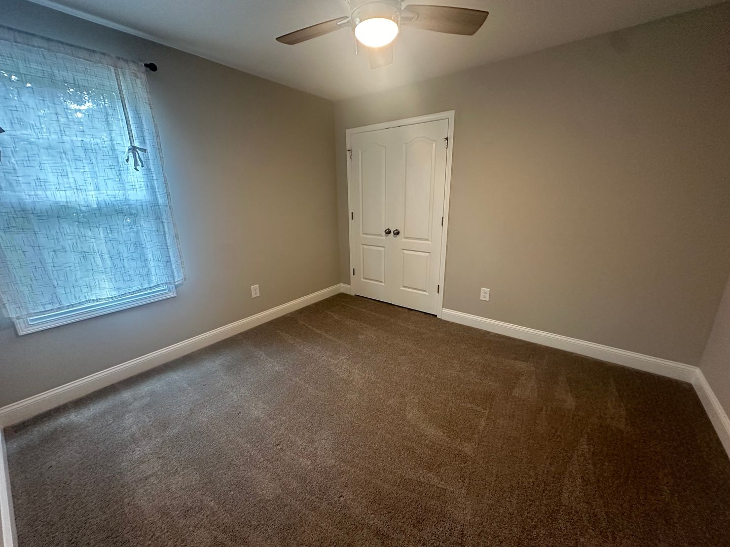 809 Shadowlawn Dr , Fayetteville, NC 28303