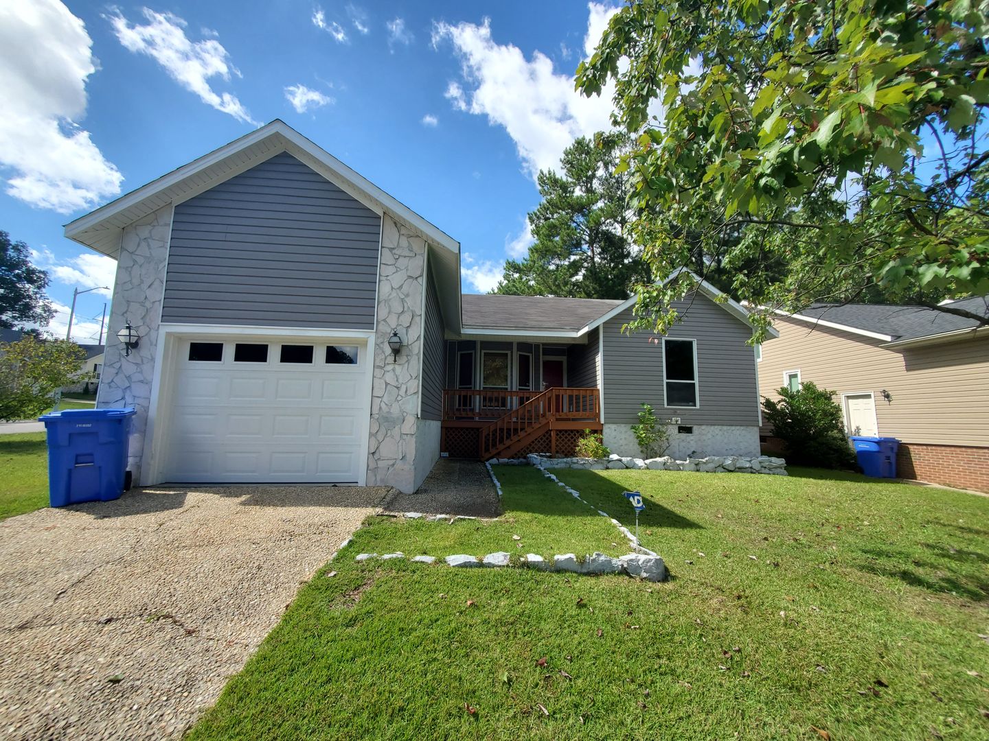 Fayetteville House: 498 Oates Drive