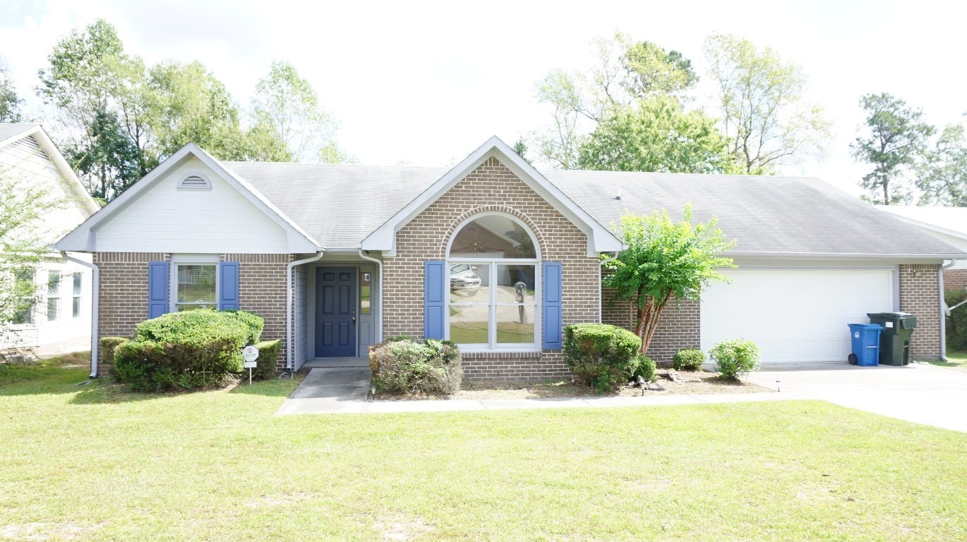 Fayetteville House: 1335 Oak Knolls Dr