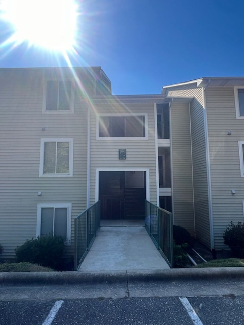 Fayetteville House: 3392-21 Galleria Dr