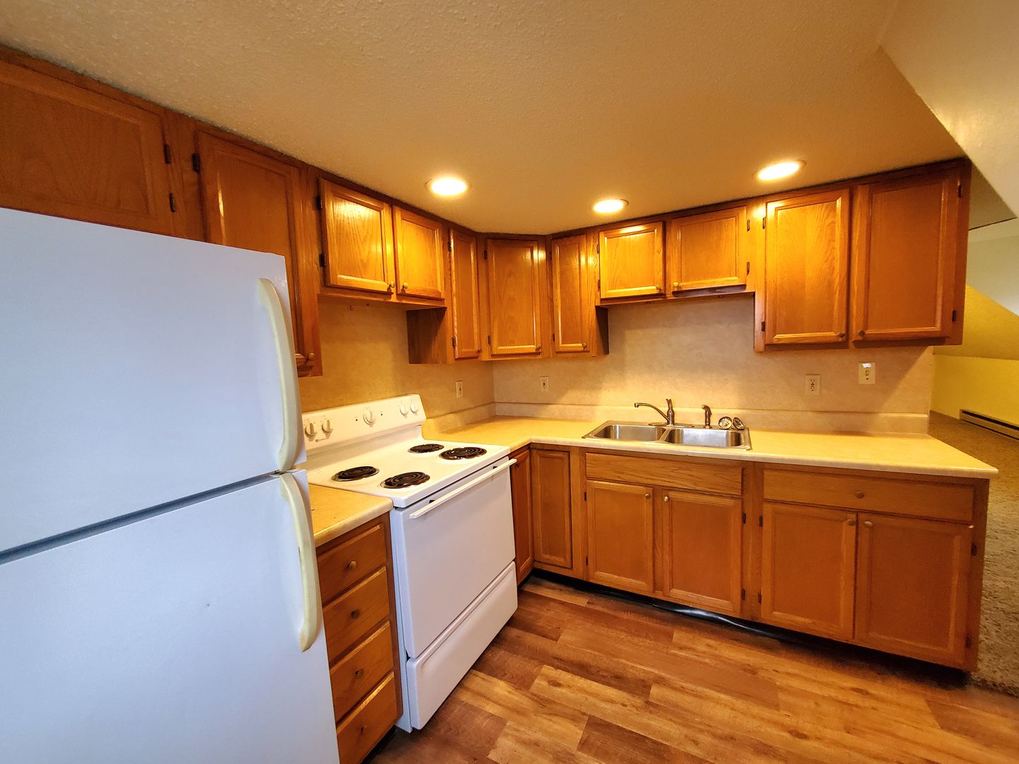 Quincy Apartment: 1037-1039 Vermont St