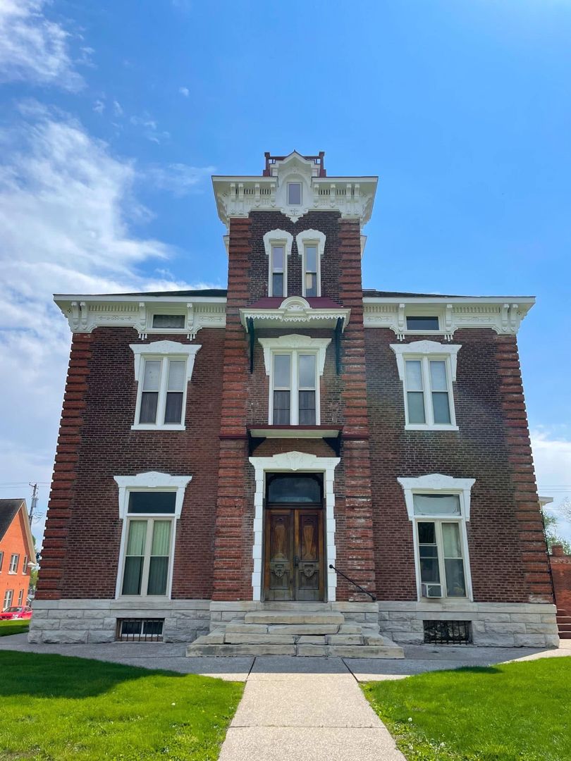 Quincy Apartment: 1118 State St.