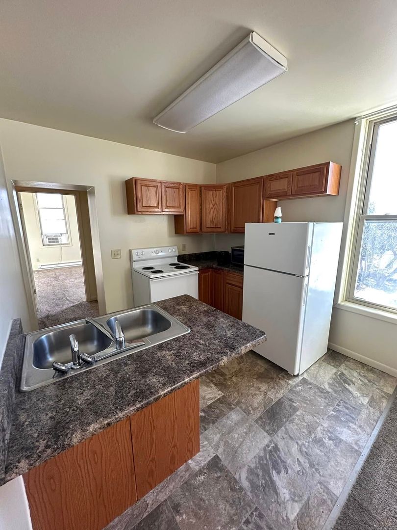 Quincy Apartment: 820 York St.