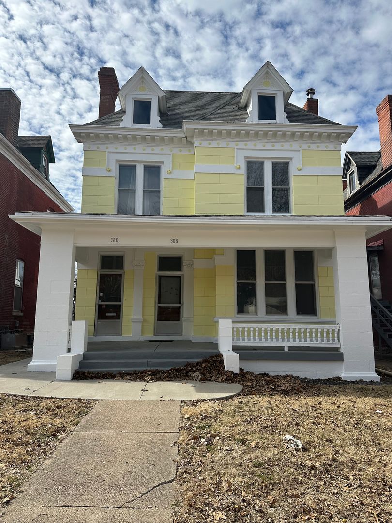 Quincy Apartment: 308-310 S 12th St