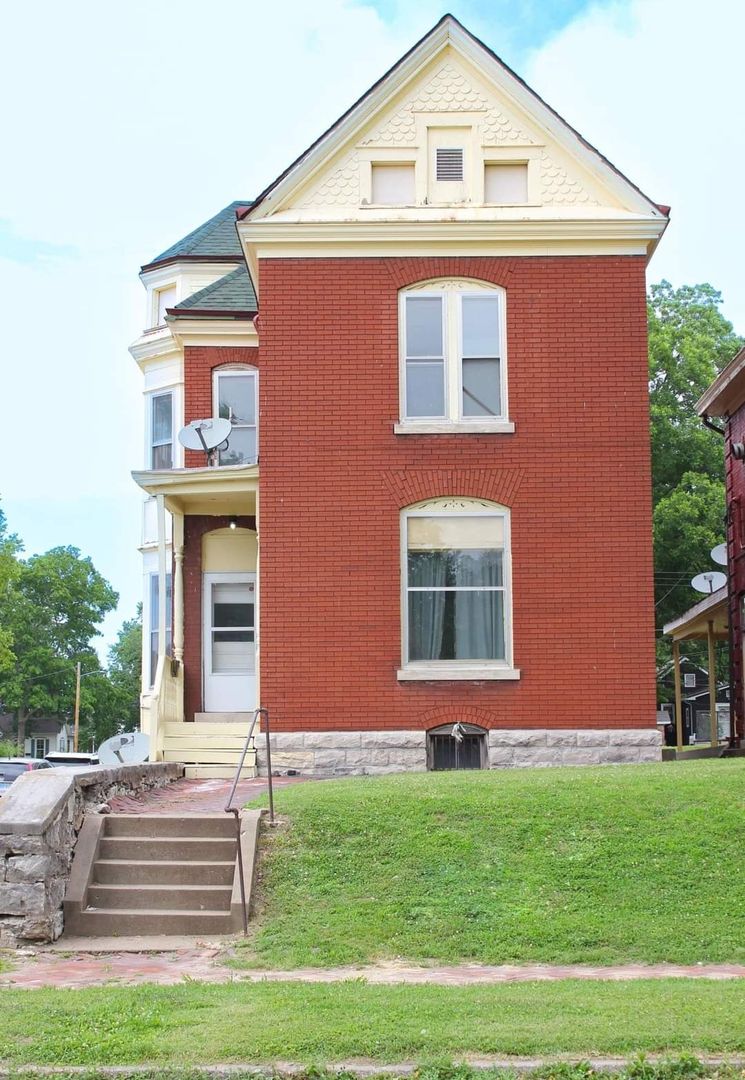 Quincy Apartment: 1301 Spring St