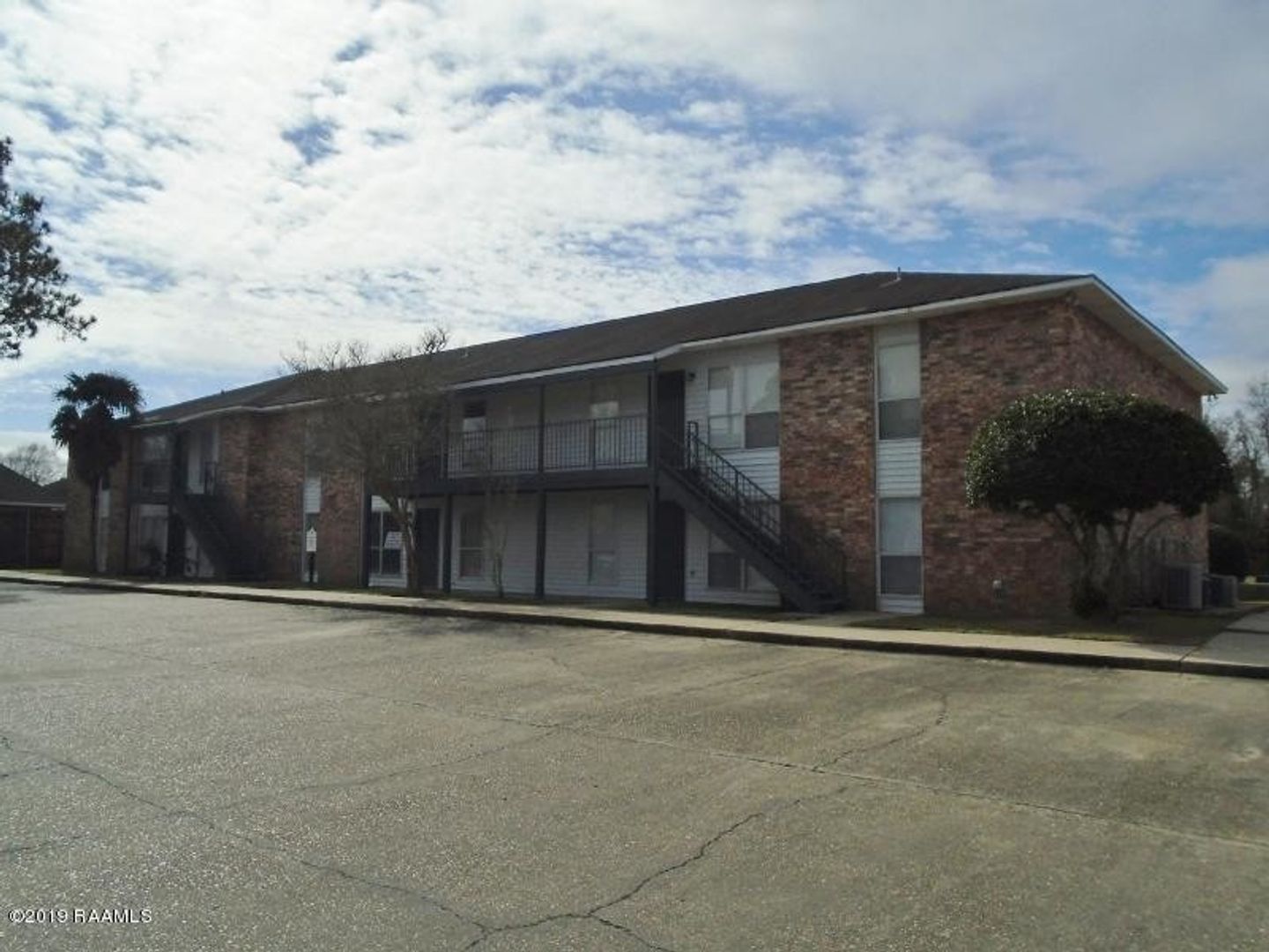 Lafayette Apartment: 610 Pillette Rd