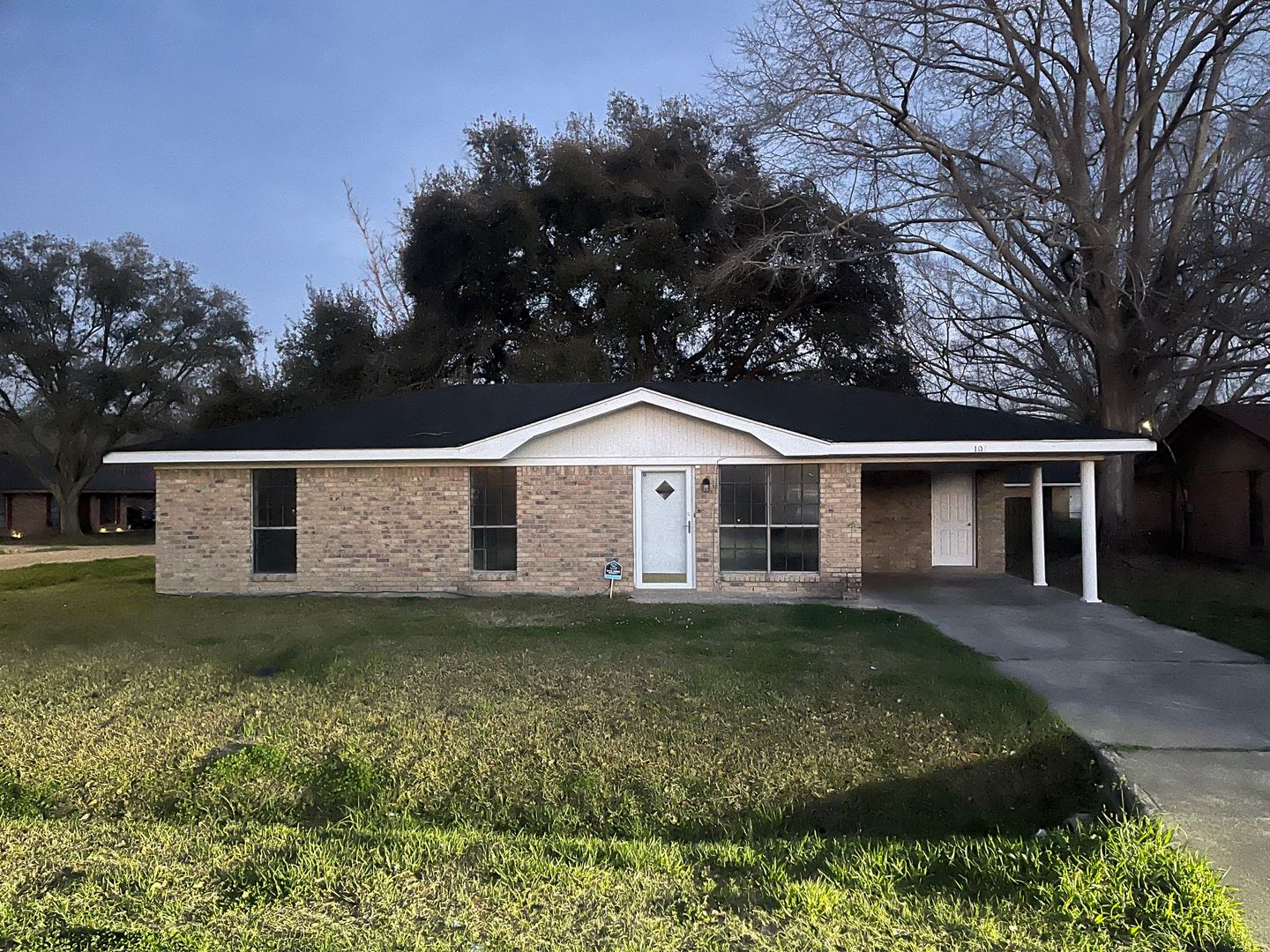 Lafayette House: 101 Dutch Circle