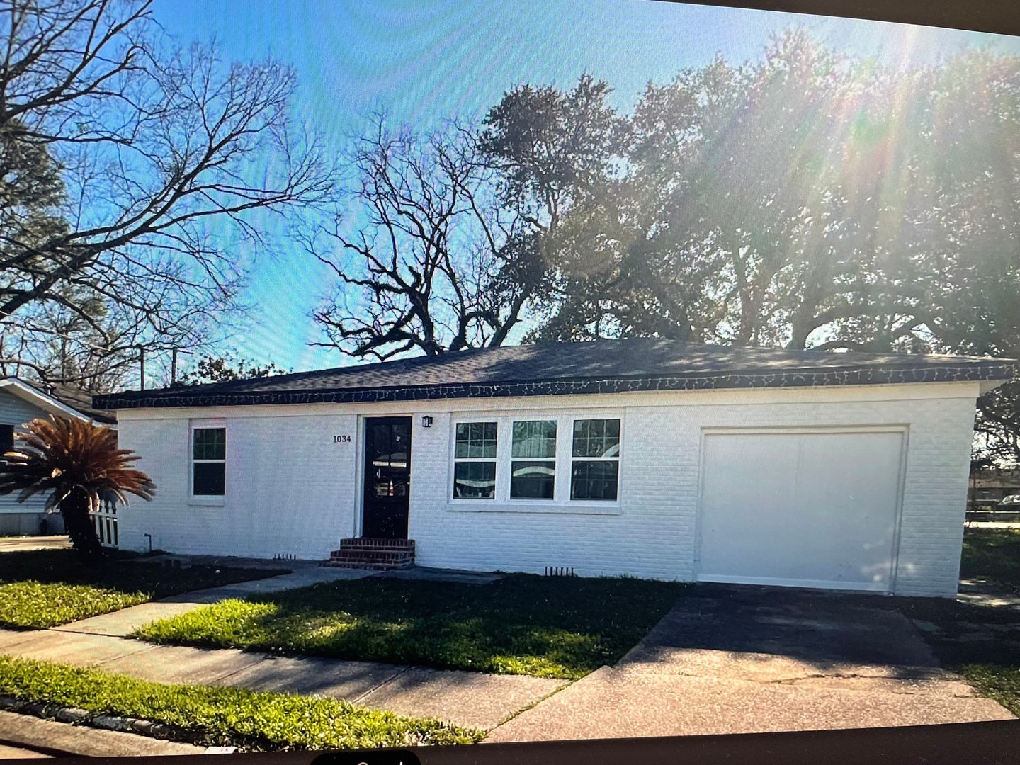 Lafayette House: 1034 St. Charles St