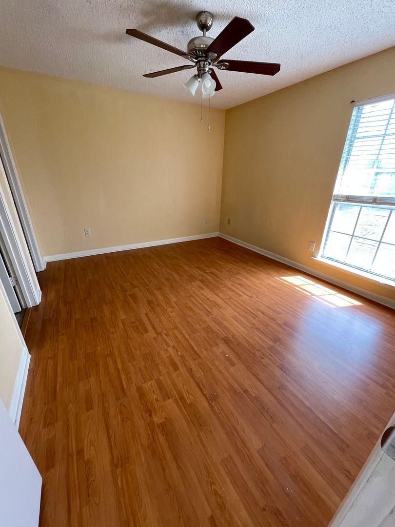 Lafayette Apartment: 610 Pillette Rd