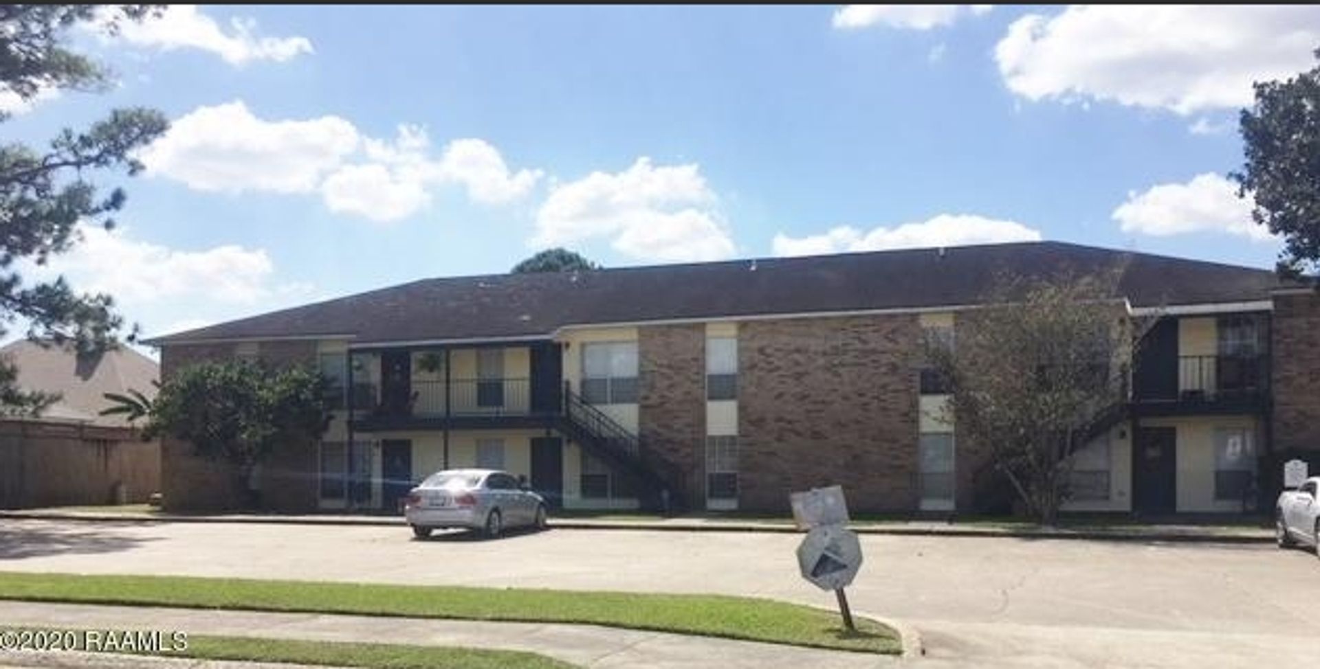 Lafayette Apartment: 610 Pillette Rd