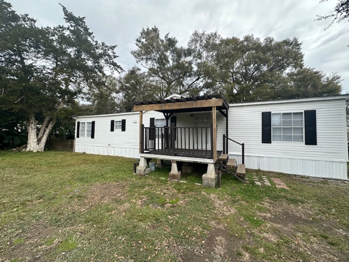 Lafayette House: 211 Rials Drive