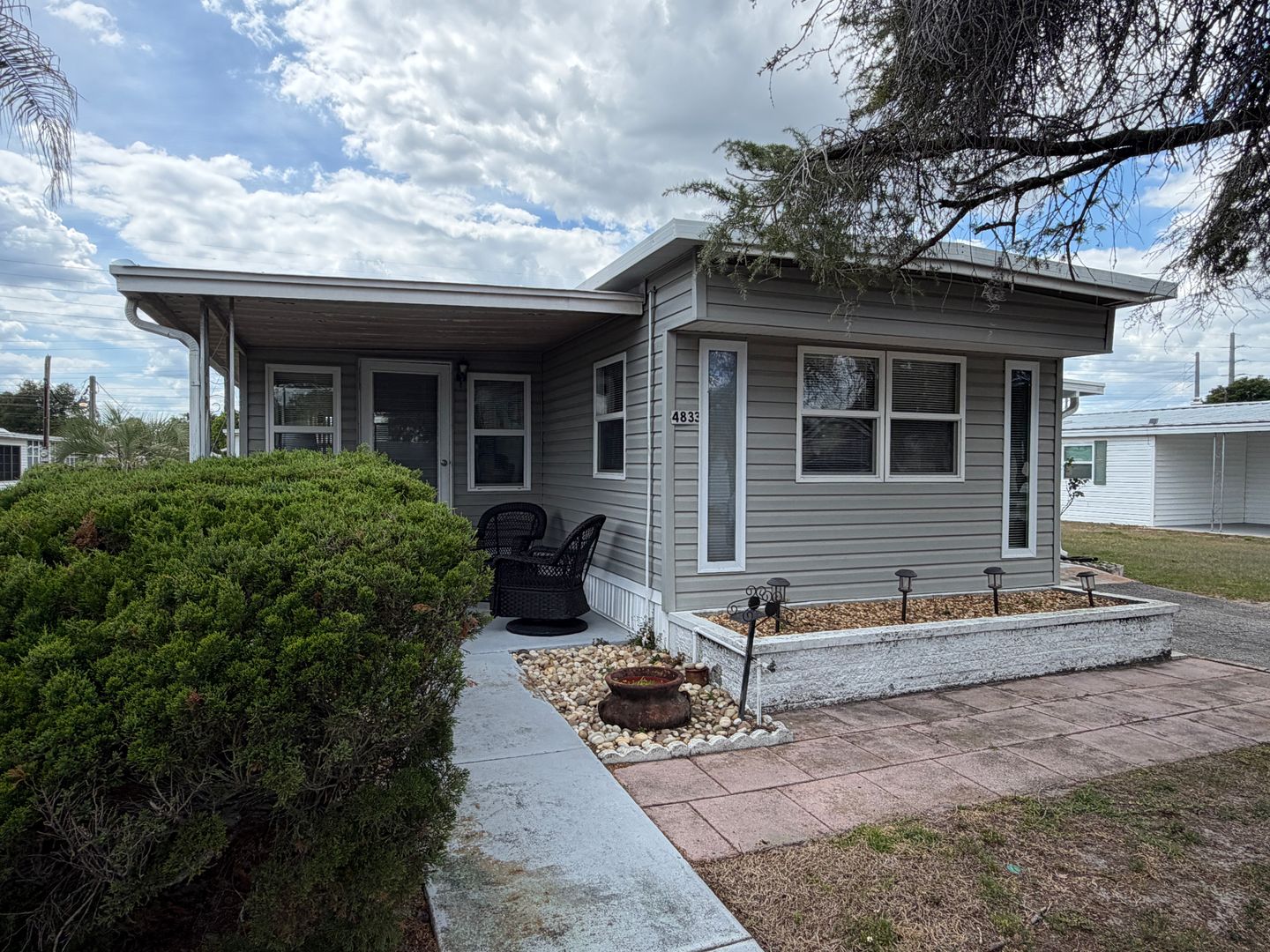 Zyphyrhills House: 4833 Royal Palm Dr.