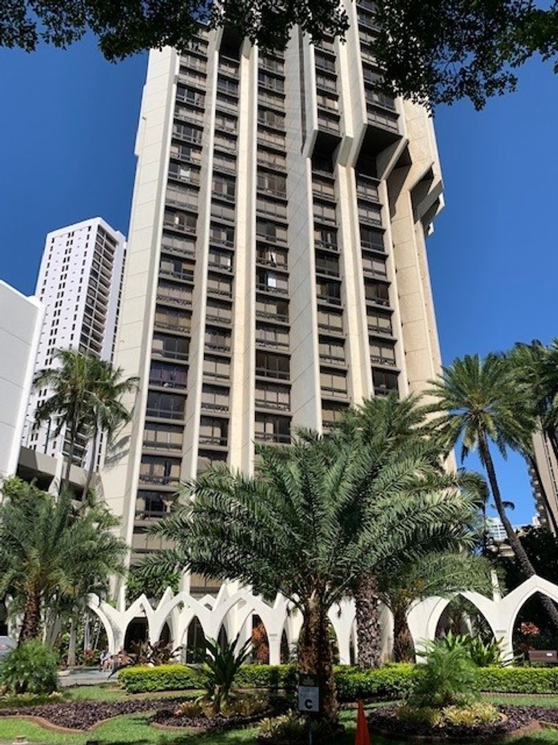 Honolulu Condo: 300 Wai Nani Wy #1808