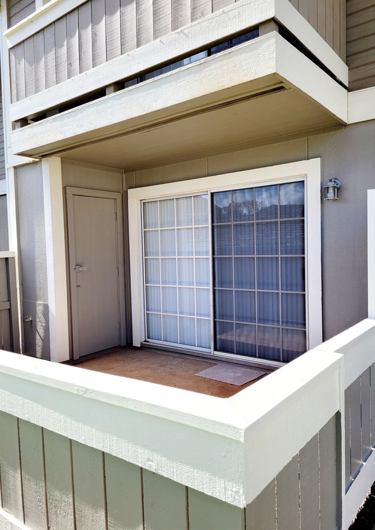 Waipahu Townhome: 94-1412 Kulewa Lp #38A