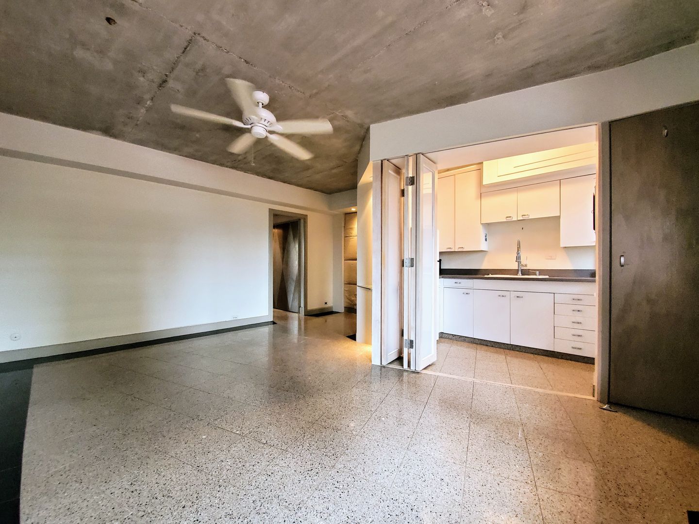 Honolulu Condo: 2118 Kuhio Ave #603