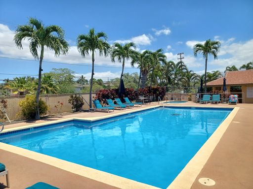Maui Gardens 2 bedroom 1.5 bath ground floor unit. Available Now. – photo 1