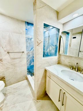 Available Now: A fully renovated 2 Bedroom, 2 bathroom condo with 1 assigned parking at Harbor Square. – photo 1
