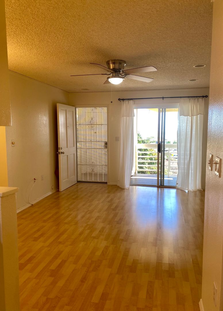 Waipahu Condo: 94-514 Kupuohi St. #11-204
