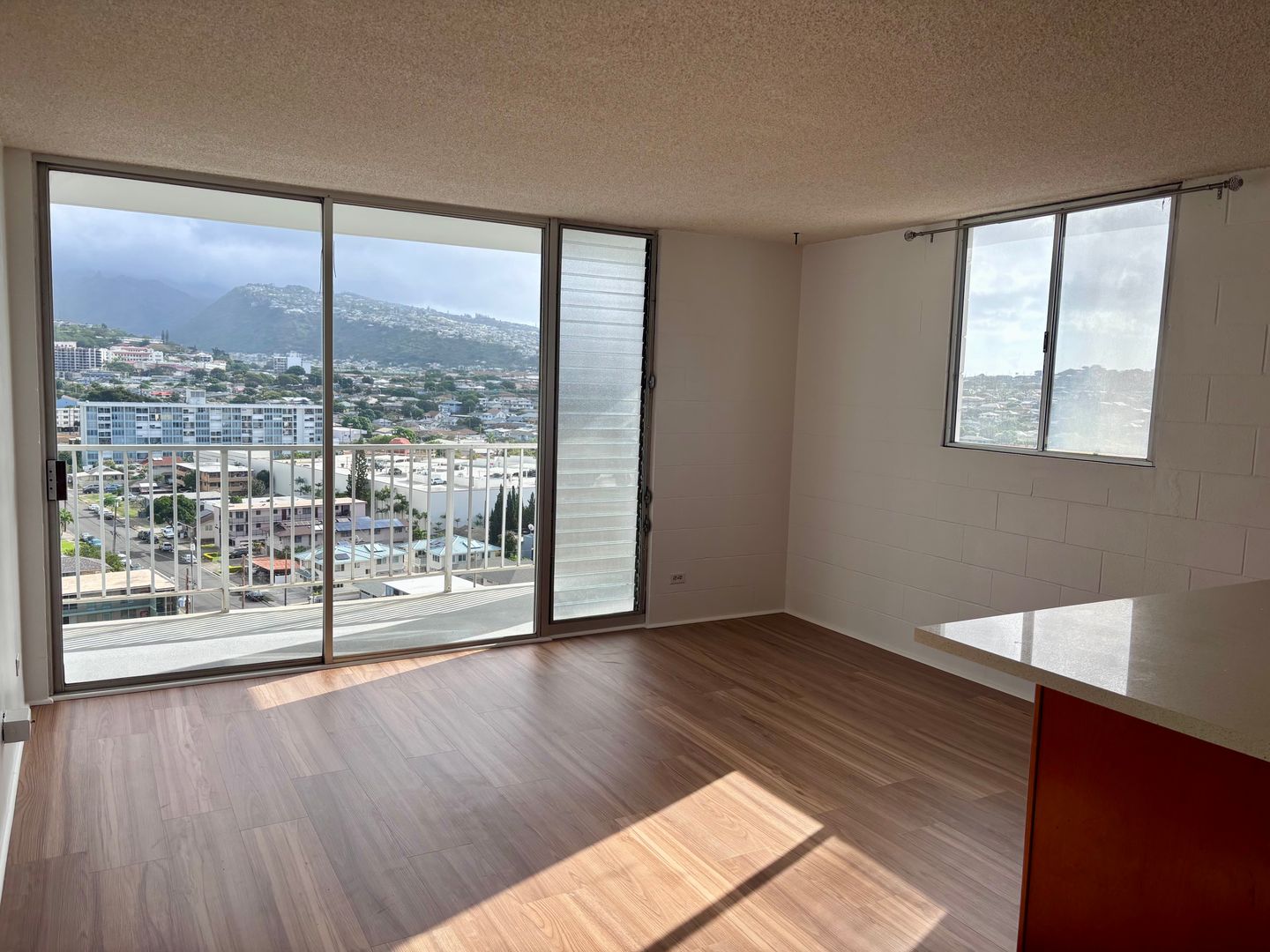 Honolulu Condo: 737 Olokele Ave., #1506